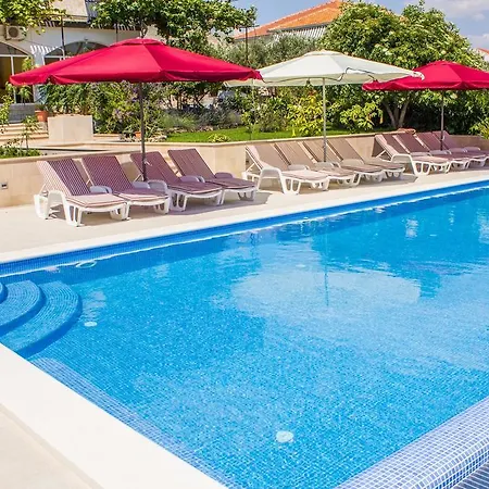 In Seget Donji 7428 *