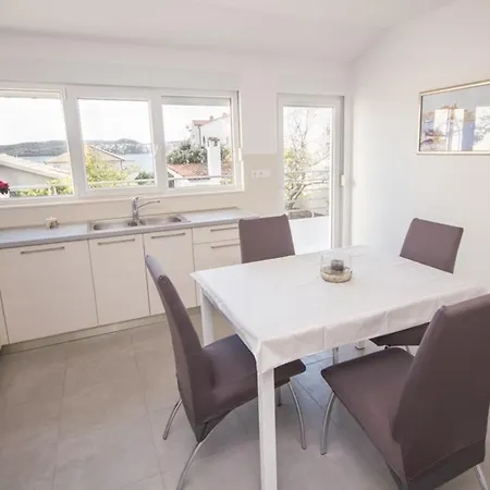 In Seget Donji 7428 *